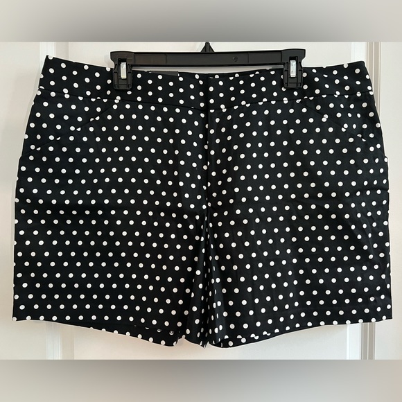 ☀️☀️NWT INC size 18 black polka dot shorts.☀️ - Picture 1 of 3